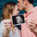 When to Announce Pregnancy to Family & Friends (And the Best Gifts to Announce Pregnancy)
